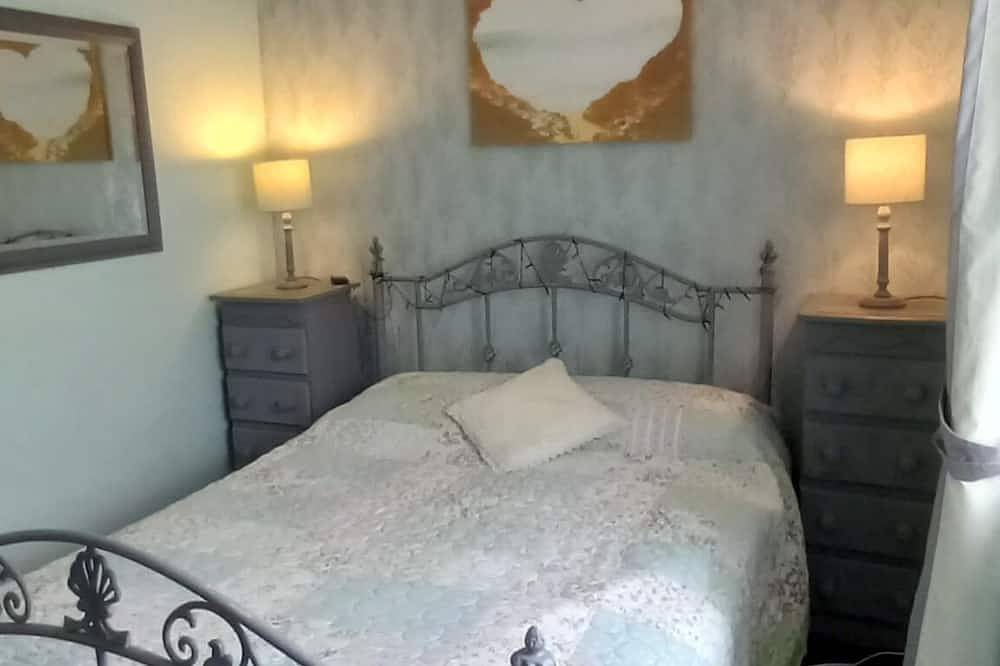 3 Bed Chalet - Sleeps 6 - Parking - Garden - Wifi in Hemsby, Great Yarmouth