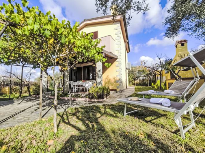 Gîte pour 4 personnes, avec balcon et jardin à Tanaunella - 3