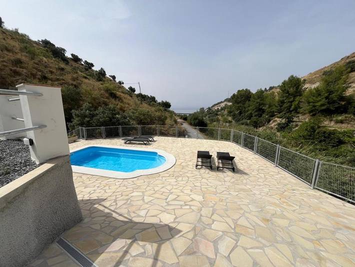 Casa de vacaciones para 6 personas, con jacuzzi además de jardín y piscina en Costa Tropical