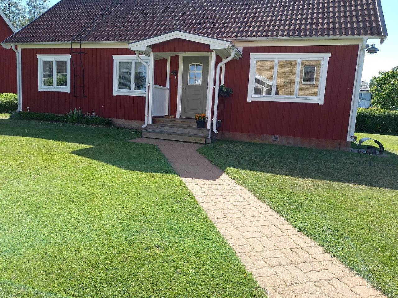 Rot-Weisses Ferienhaus im Småländischen Hochland in Jönköpings län