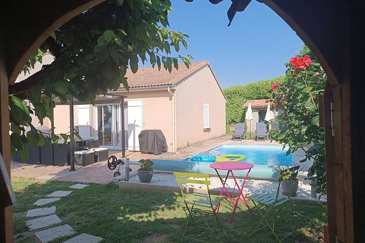 Location de vacances pour 8 personnes, avec Terrasse et Jardin dans Marches