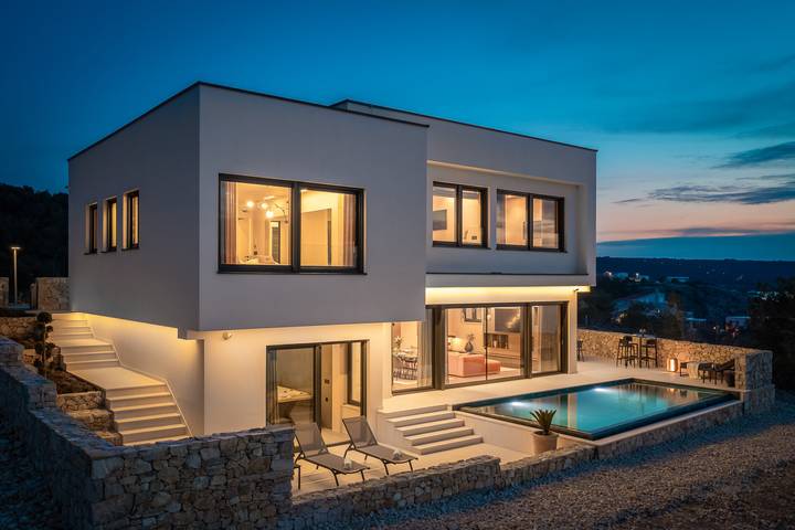 Villa for 8 personer, med jacuzzi og balkon samt sauna i Zadar