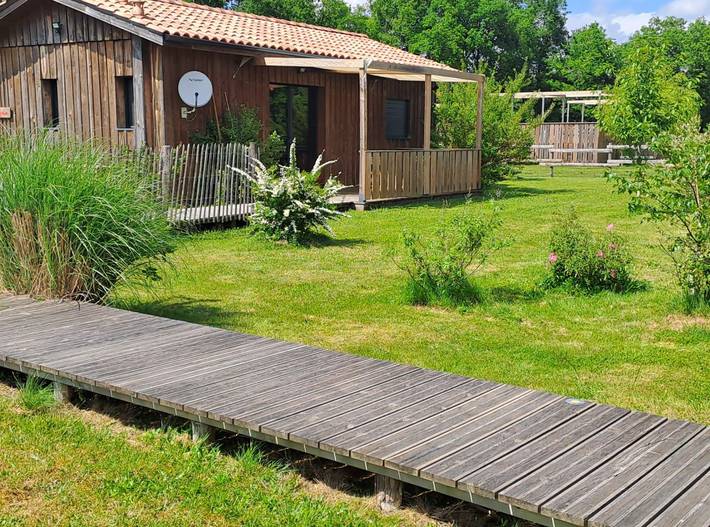 Gîte pour 4 personnes, avec terrasse ainsi que jardin et piscine - 1