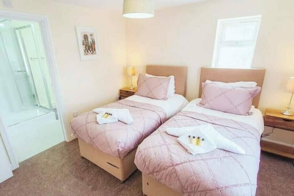 Apartamento entero, Apartamento-Baño privado-Negocios-Vista a la Calle in Stroud, Gloucestershire