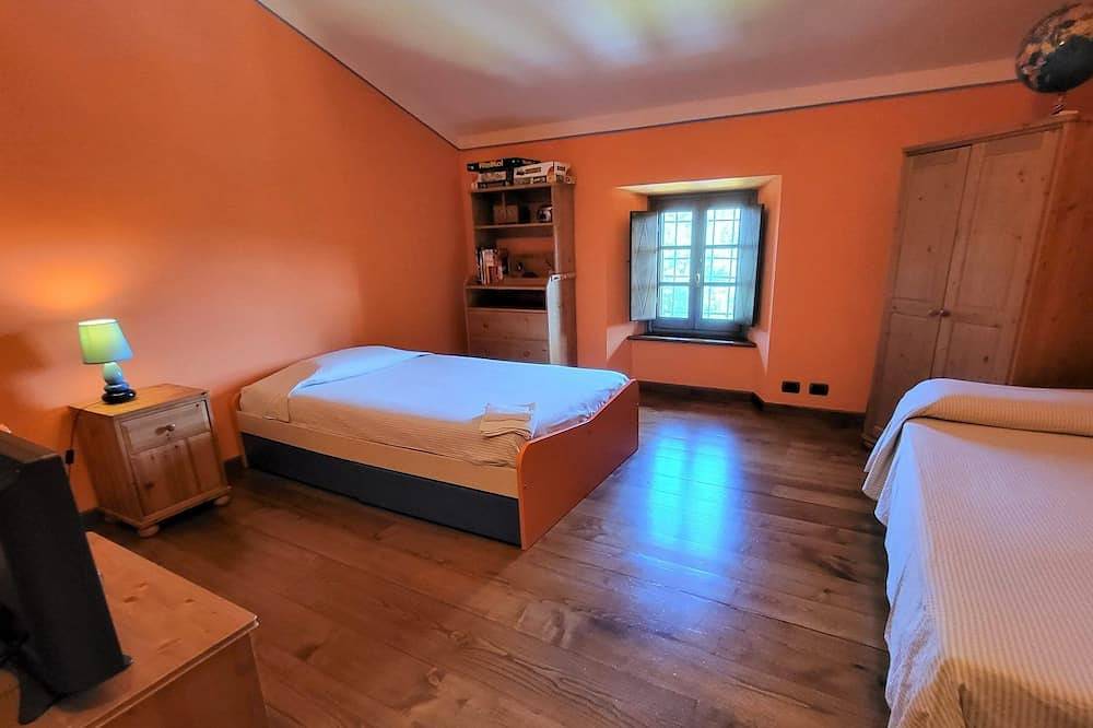 Cottage,privater Pool, schöner Blick auf die Berge, Wifi. in Piazza al Serchio, Garfagnana