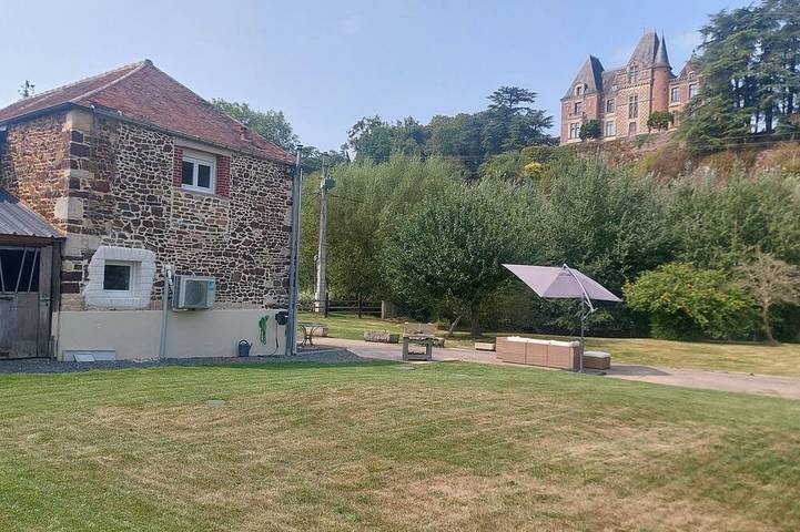 Gîte pour 10 personnes, avec jardin, animaux acceptés à Serans