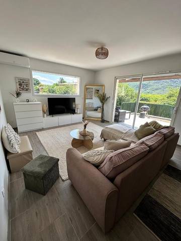 Gîte pour 6 personnes, avec terrasse ainsi que jardin et vue à Laroque (Hérault)