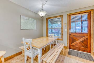 Vacation House for 7 Guests in Mount Hood Village, Mount Hood, Picture 2