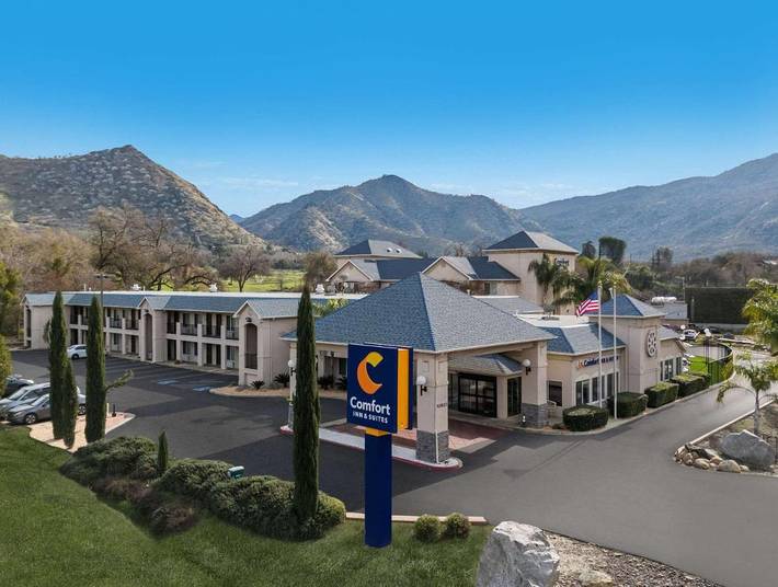 Hôtel pour 2 personnes, avec sauna et jacuzzi ainsi que terrasse et piscine, animaux acceptés dans Sequoia National Park