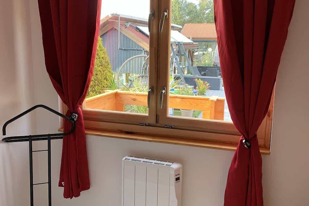 Chalet 2 personnes avec jacuzzi et piscine partagée in Corcieux, Parc naturel régional des Ballons des Vosges