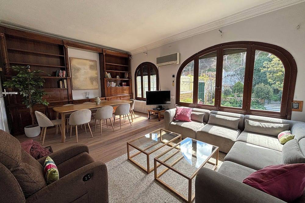 Large house with swimming pool in the center of Tudela in Tudela, Navarra Province