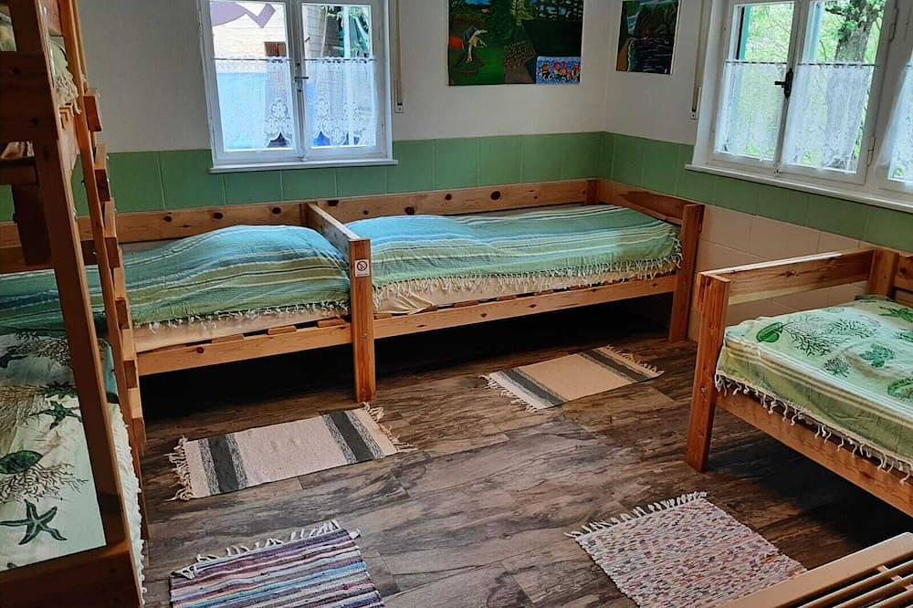 Ganze Wohnung, Ferienhaus perfekt für Gruppen in idyllischer Alleinlage mit Pool in Neuhaus a.d.Pegnitz, Landkreis Nürnberger Land