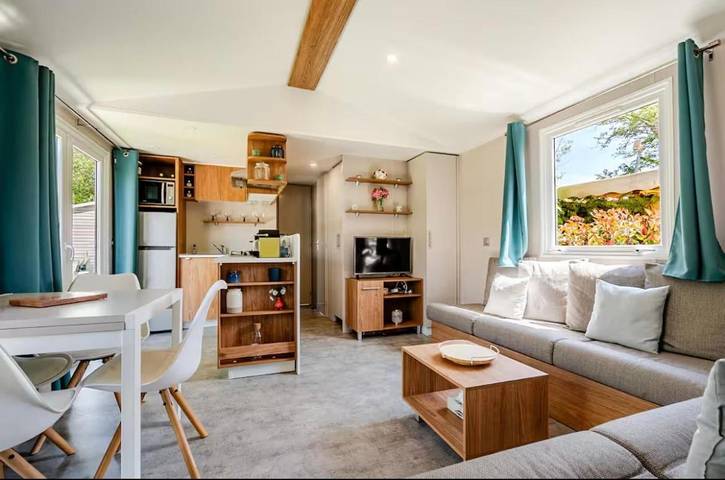 Camping pour 6 personnes, avec Jacuzzi et Terrasse ainsi que Jardin et Piscine