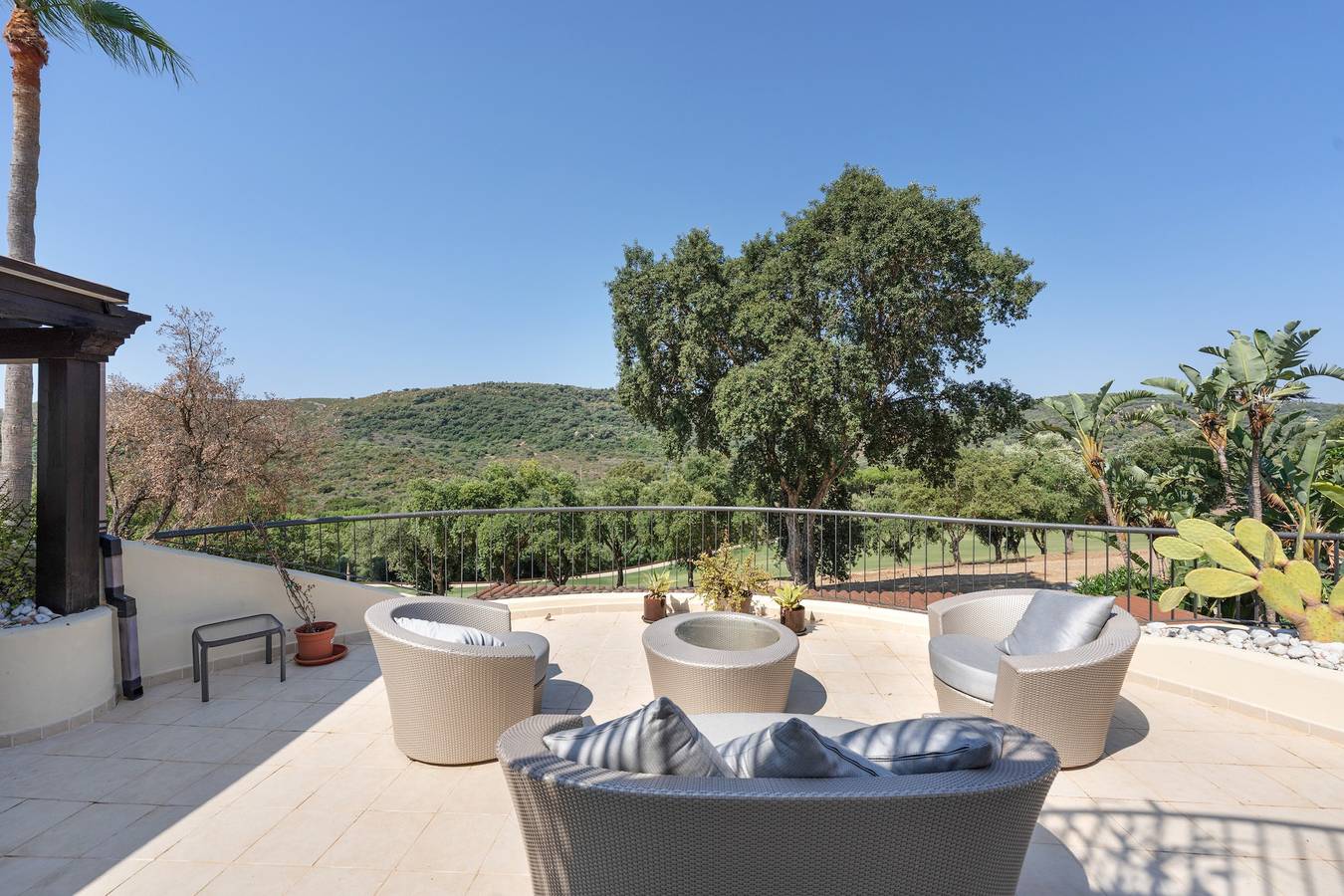 Apartamento inteiro, Apartamento 'San Roque Golf' com vista para a montanha, Wi-Fi e ar condicionado in San Roque Club, San Roque
