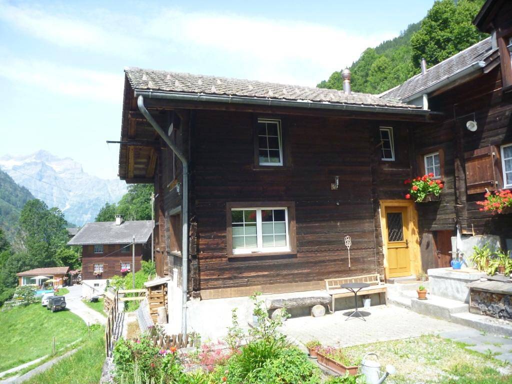 Ganze Ferienwohnung, Ferienhaus Holderbergli in Engi, Glarus Süd