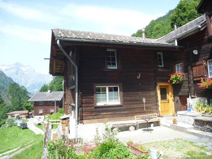 Ganze Ferienwohnung, Ferienhaus Holderbergli in Engi, Glarus Süd
