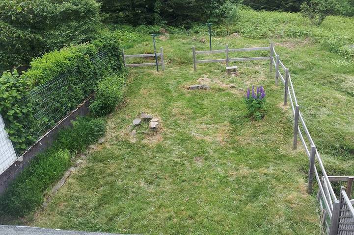 Gîte pour 4 personnes, avec terrasse et jardin à Picherande