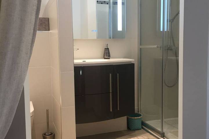 Gîte pour 2 personnes, avec jardin ainsi que terrasse et piscine à La Garde-Adhémar - 4