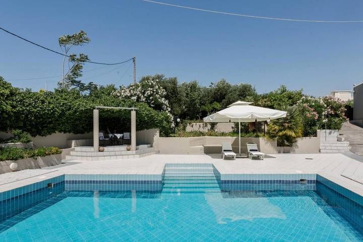 Location de vacances pour 3 personnes, avec jardin ainsi que vue et piscine, animaux acceptés à Héraklion - 2