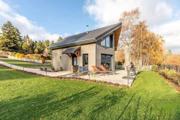 Chalet pour 4 personnes, avec jardin et balcon à Aydat