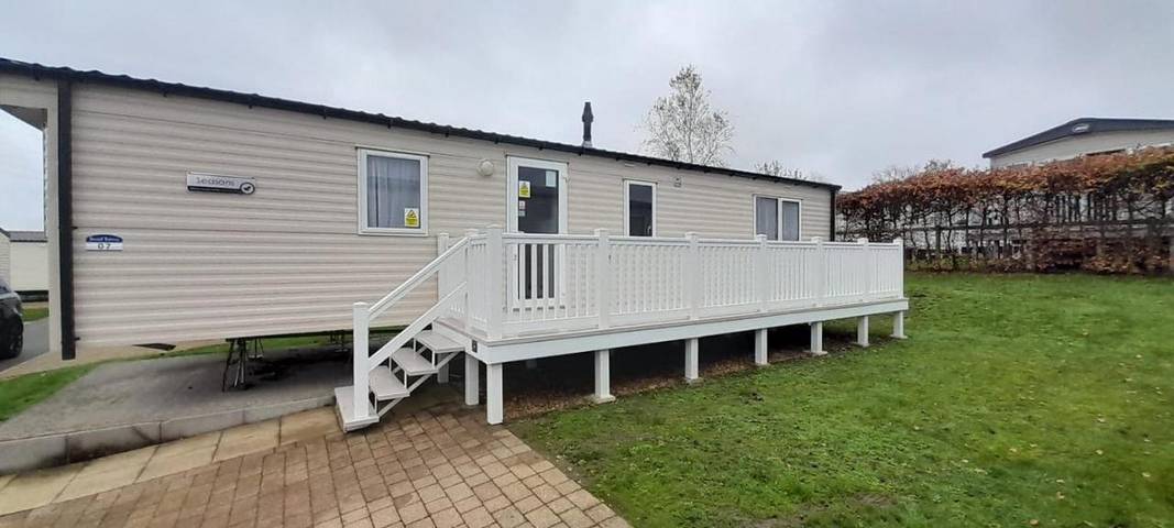 Camping for 6 people, with Terrace and Pool as well as View in Poole