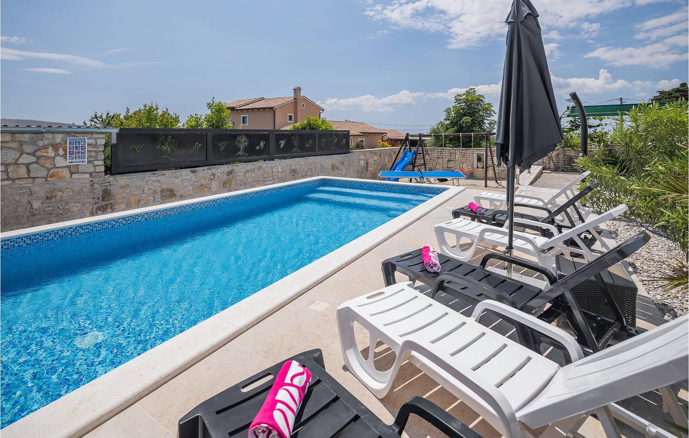 Gemütliche 1-Zimmer-Wohnung mit Pool und Terrasse, 400 m vom Restaurant Vorichi entfernt in Barban, Südküste Istrien