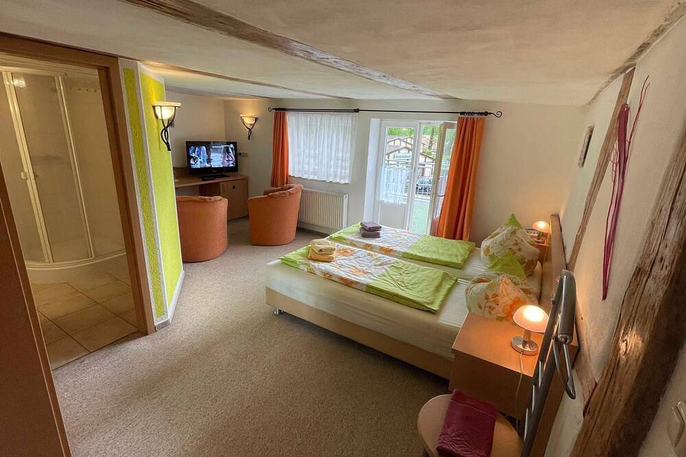 Ganze Wohnung, 05 Dz mit Terrasse und Bilick auf den Dobbertiner See - Insel-Hotel Dobbertin in Dobbertin, Ludwigslust-Parchim