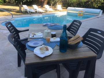 Location de vacances pour 10 personnes, avec jardin et piscine à Gaillan-en-Médoc