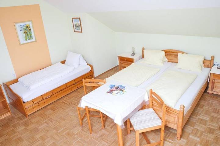 Ganze Wohnung, Doppelzimmer - ab 7 Nächte - Gästehaus Gigler in Bad Waltersdorf, Steirerland
