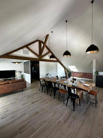 Gîte pour 12 personnes, avec vue à Lèves