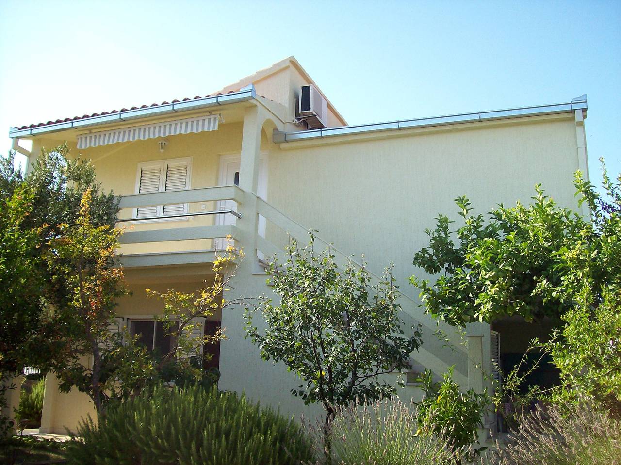 Cijeli apartman, Jednosobni apartman s terasom i pogledom na more Sevid, Trogir A-11505-b in Sevid, Splitsko-dalmatinska županija