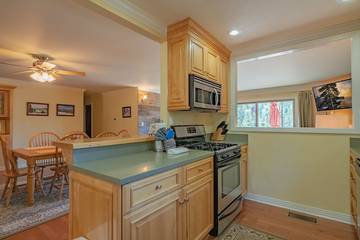 Holiday Home for 9 People in Moonridge, Big Bear Lake, Photo 2