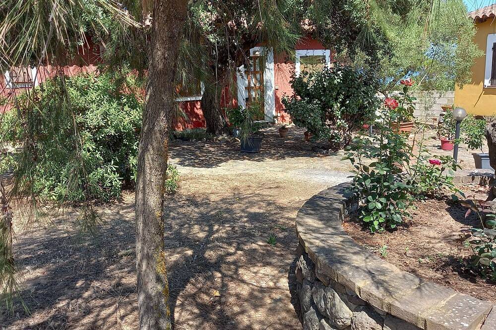 Apartamento entero, 4km from the sea, family apartment with indoor parking and garden in Arbus (Municipio), Campidano di Terralba