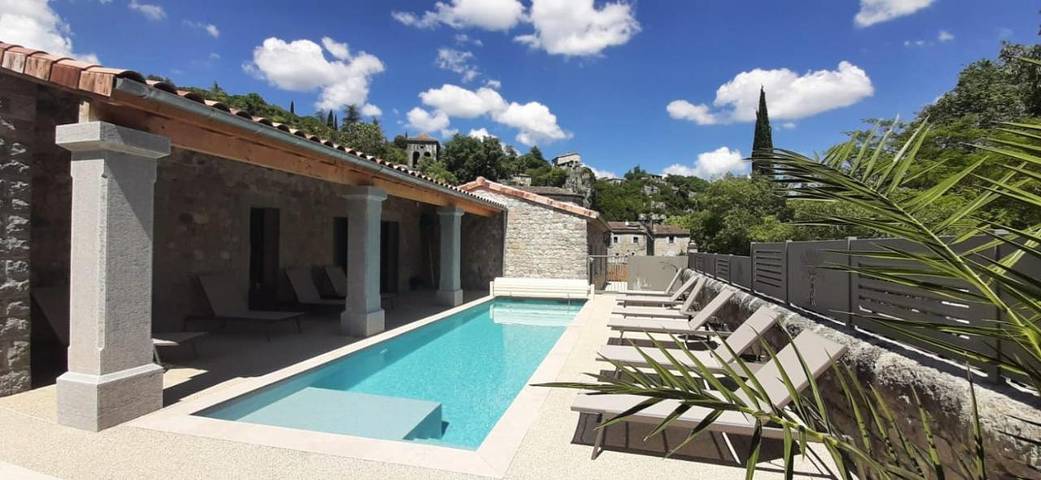 Hôtel pour 3 personnes, avec jardin ainsi que piscine et vue à Labeaume - 3