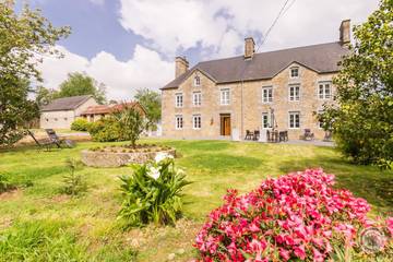 Gîte pour 12 personnes, avec jardin à Champcervon