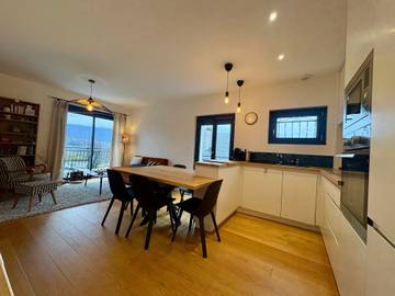 Location de vacances pour 6 personnes, avec jardin à Burettes