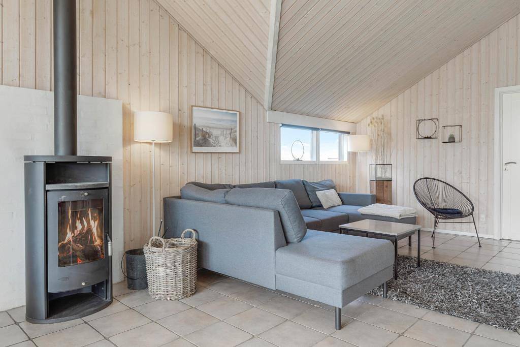 Modernes Ferienhaus mit Whirlpool, Sauna und Beachvolleyball  in Blavand, Varde