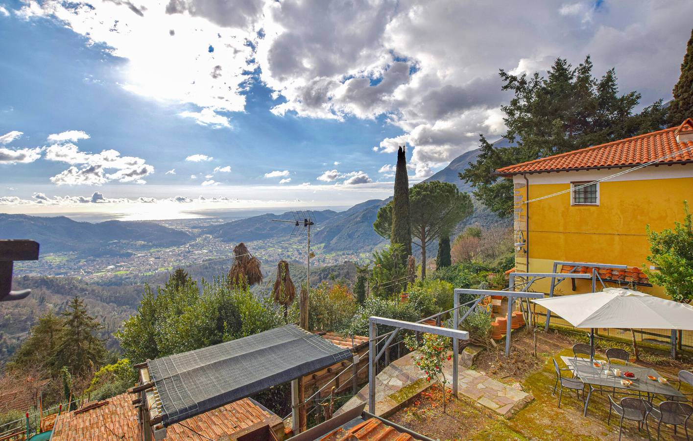 Gemütliche Wohnung mit WiFi, Kabel-TV, Garten & Parkplatz bei Greppolungo in Camaiore, Italienische Riviera