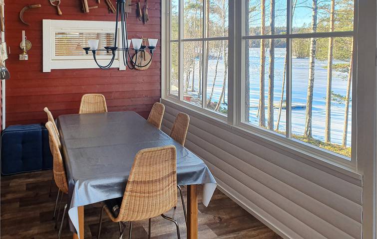 Hus för 4 Personer med terass in Vänern
