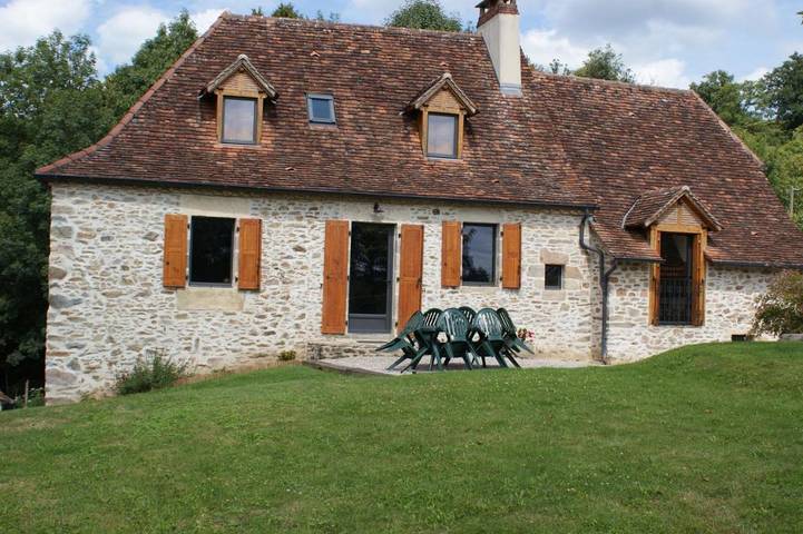 Location de vacances pour 6 personnes, avec Terrasse ainsi que Jardin et Vue à Altillac