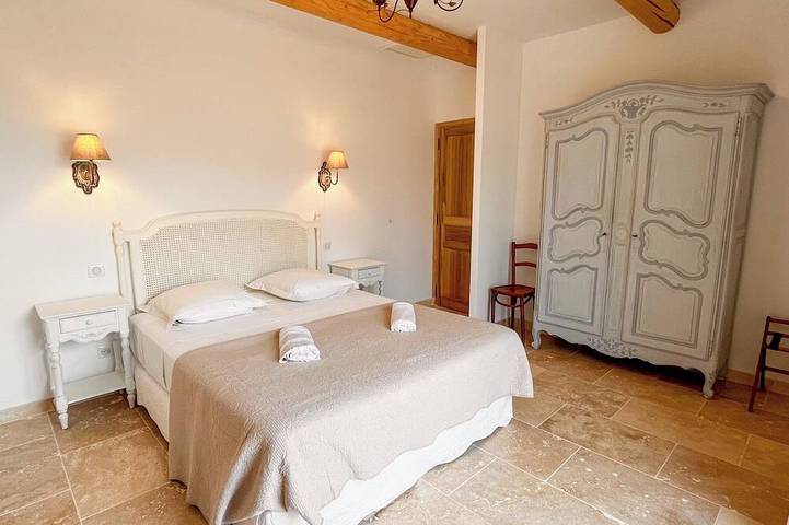 Maison de charme classée 4 étoiles – Provence, vue imprenable, piscine privée in Rustrel, Parc naturel régional du Luberon