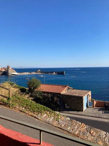 Hôtel pour 2 personnes, avec terrasse ainsi que vue et jardin, animaux acceptés dans Plage De La Balette Collioure