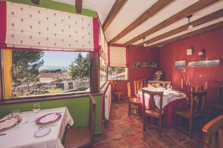 Hotel para 2 personas, con Terraza y Vistas en Navarredonda de Gredos - 2