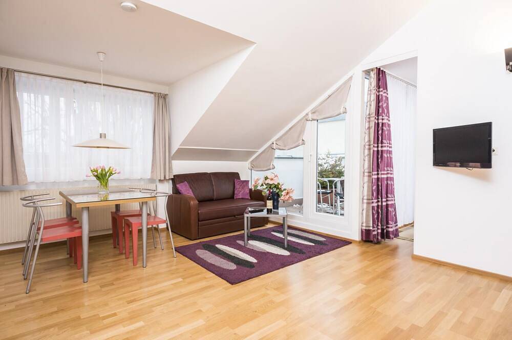 Ganze Wohnung, Appartement 2  Dachgeschosswohnung mit Terrasse in Hernals, Wien
