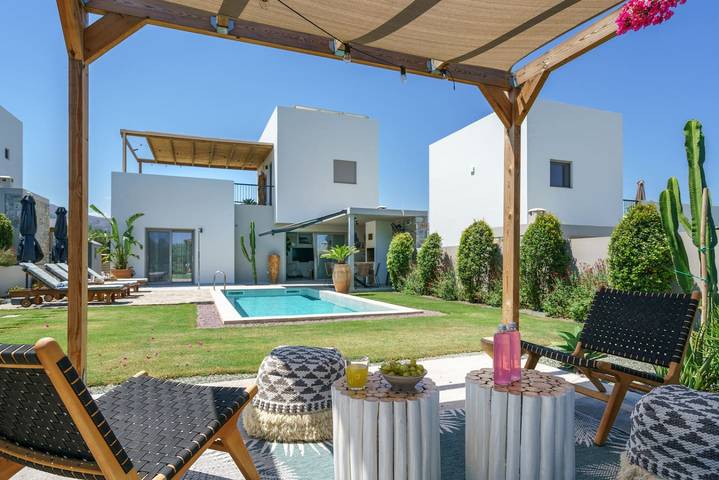 Modern Villa with Terrace View, Private Pool & Bbq in Rethymno und Umgebung