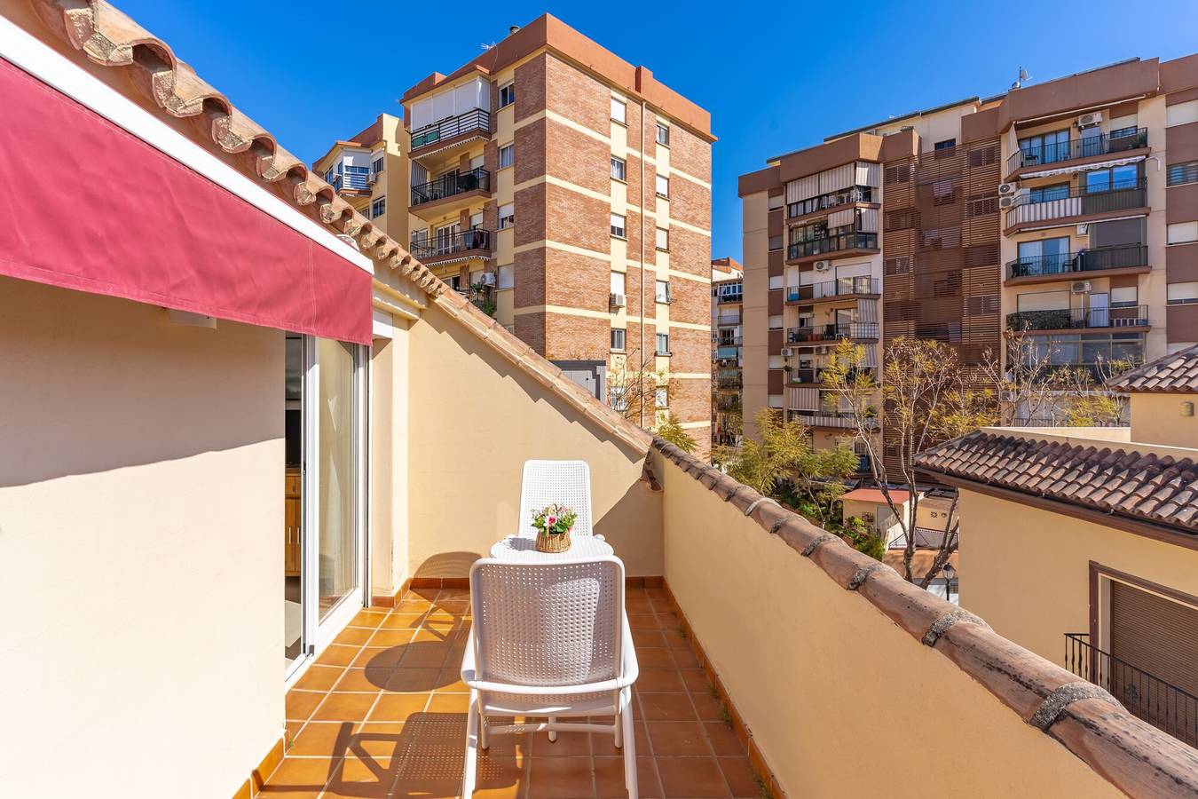 Apartamento inteiro, Apartamento 'Central Fuengirola Terrace A222' com Terraço Privado, Wi-Fi e Ar Condicionado in Fuengirola Centre, Fuengirola