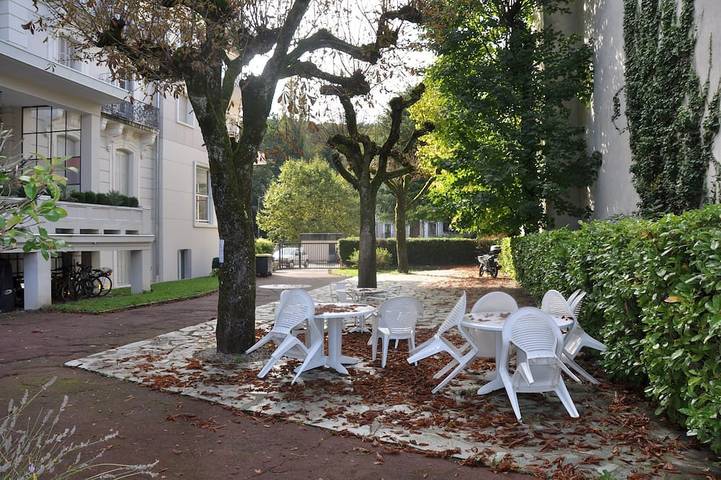 Gîte pour 4 personnes, avec Terrasse ainsi que Jardin et Piscine dans Parc du Bois Vidal - 4
