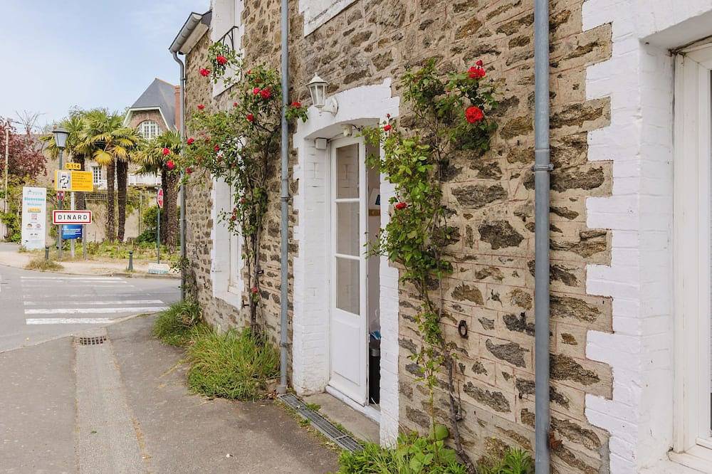 Entire apartment, Le Petit Robinson in La Richardais, Saint-Malo region