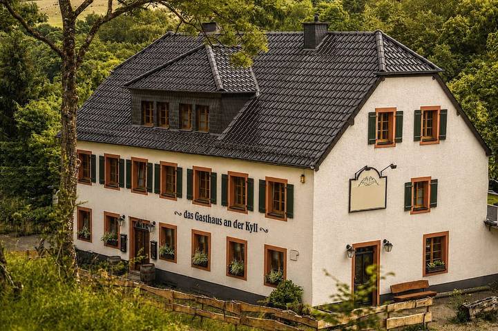 Ferienhaus für 22 Personen, mit Whirlpool und Terrasse sowie Garten und Sauna