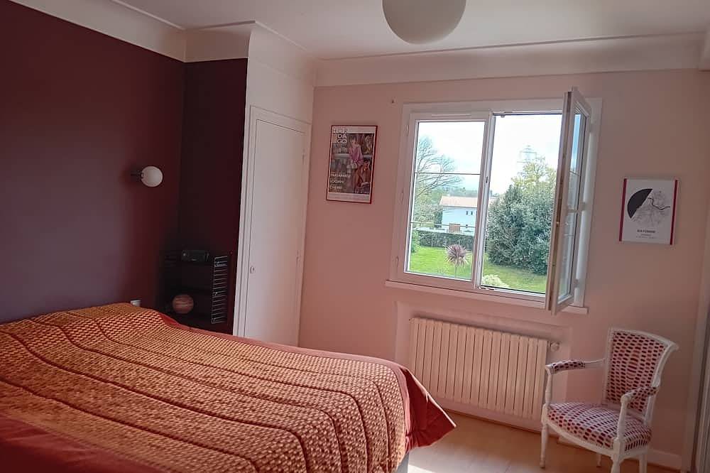 House 3bed, 2bath, heated pool, Bayonne, beaches, surfing, hiking in the Basque country in Saint-Pierre-d'Irube, Bayonne region